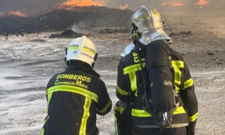 Comunitatea Madrid schimbă noile uniforme de intervenție ale Departamentului de Pompieri în roșu pentru a reduce stresul termic