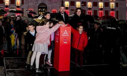 Díaz Ayuso inaugurează spectacolul audiovizual de Crăciun al Real Casa de Correos