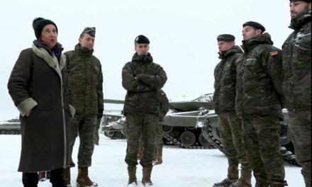 Trupele spaniole din Letonia primesc vizita ministrului Robles și se pregătesc să preia un nou contingent