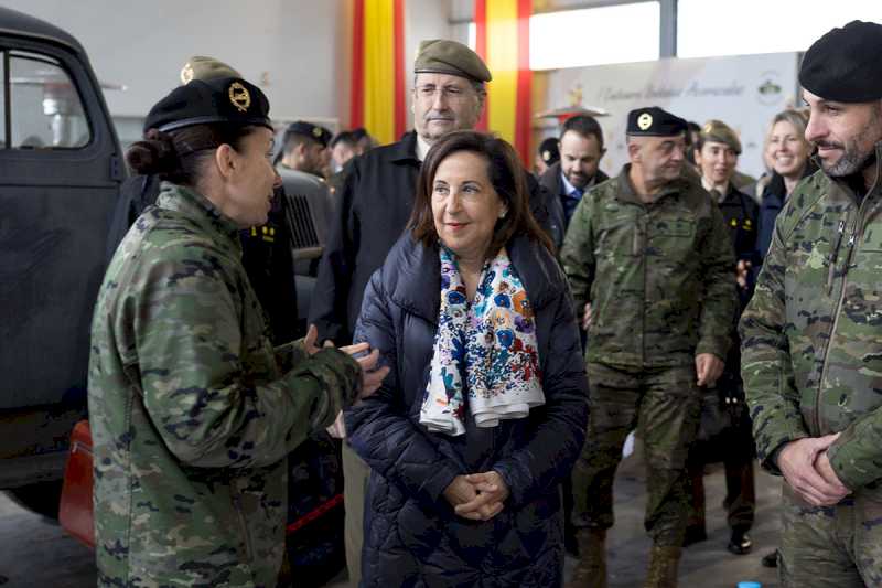 Robles vizitează Brigada a XII-a „Guadarrama” și îi apreciază contribuția la prestigiul Spaniei