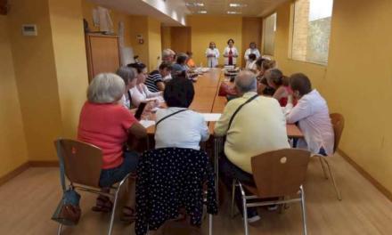 Unitățile de îngrijire primară a utilizatorilor din Torrejón de Ardoz instruiesc persoanele în vârstă în instrumente digitale de sănătate