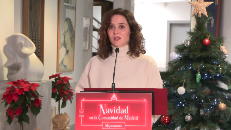 Díaz Ayuso prezintă colindul Comunității Es Navidad din Madrid cu muzică de la Los Secretos și vocile corului școlii Tajamar