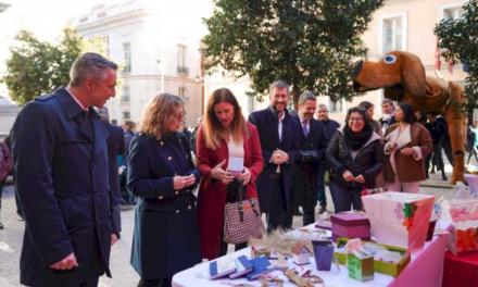 Comunitatea Madrid inaugurează o piață de Crăciun în Plaza de Pontejos cu articole realizate de entități și producători locali