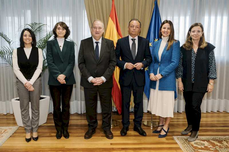 Jordi Hereu transmite CEOE angajamentul Guvernului față de sectorul industrial
