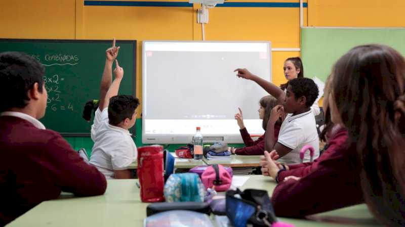 Comunitatea Madrid a dublat anul acesta scăderea numărului de elevi pe sală de clasă odată cu includerea învățământului secundar