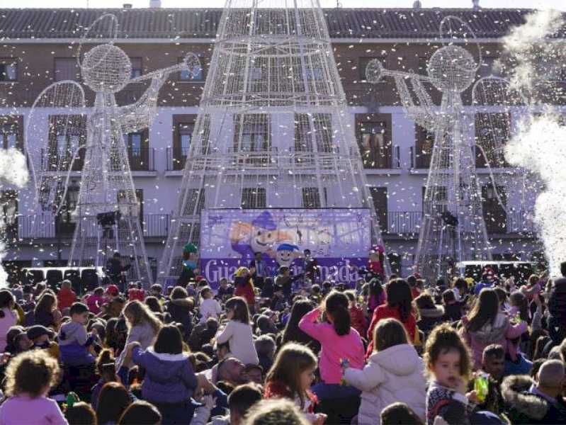 Torrejón – Duminică, 31 decembrie, la ora 12, în Plaza Mayor, Torrejón de Ardoz sărbătorește schimbarea anului cu Guachi…