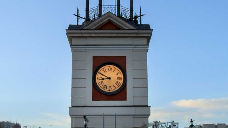 Comunitatea Madrid vă prezintă catalogul virtual Ceasul Puerta del Sol. Vă sună cunoscut?, un omagiu adus uneia dintre principalele embleme ale capitalei