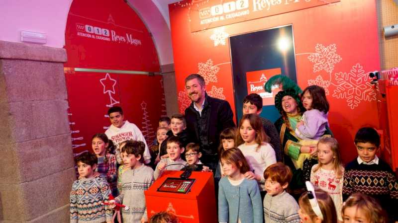 Comunitatea Madrid activează serviciul 012 Trei Magi, astfel încât copiii să poată vorbi cu un Pagin Regal și să ceară cadourile lor de la Majestățile Lor.