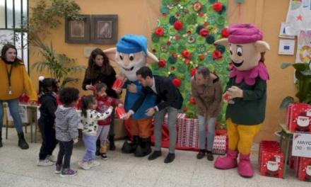 Torrejón – Primarul, Alejandro Navarro Prieto, și familia Guachi vizitează cu cadouri programul gratuit de prânz școlar pentru copiii sub…