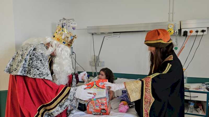 Copiii internați la Spitalul 12 de Octubre primesc vizita Majestăților Lor Magii Răsăritului