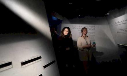 Díaz Ayuso vizitează Muzeul POLIN care urmărește istoria celor 1.000 de ani ai evreilor din Polonia