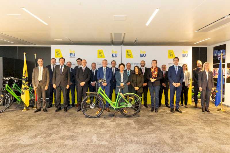 Óscar Puente reiterează angajamentul Spaniei de a transforma bicicleta într-un mijloc de transport de zi cu zi