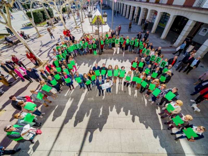 Torrejón – Torrejón de Ardoz s-a alăturat comemorarii Zilei Mondiale împotriva Cancerului cu o mare legătură umană cu motto-ul „Toți împotriva…