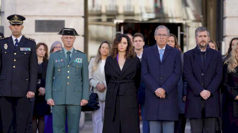 Díaz Ayuso aduce un omagiu gardienilor civili uciși în Barbate și laudă „atâția agenți care își dau viața pentru alții”