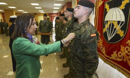 Ministrul Apărării impune decorații membrilor Brigăzii de Parașute pentru rolul lor în misiunea din Liban