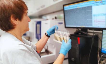 Biochimia Spitalului Severo Ochoa explică importanța unei analize amănunțite a urinei pentru a exclude sau detecta patologii