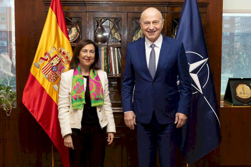 Robles se întâlnește cu secretarul general adjunct al NATO pentru a se pregăti pentru următorul summit de la Washington