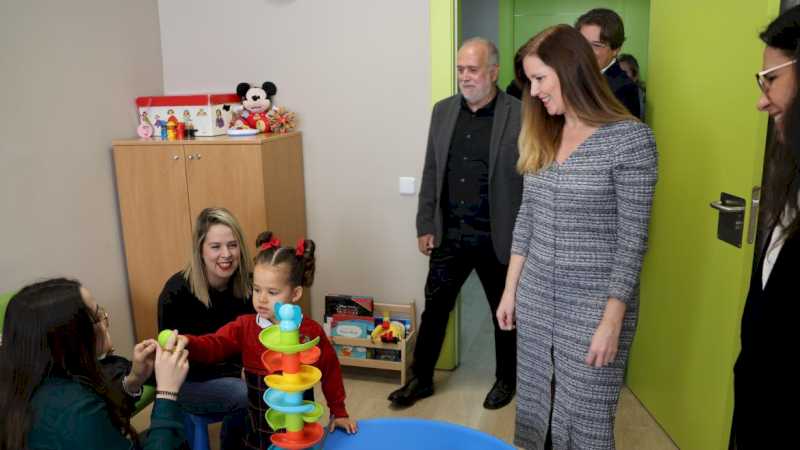 Comunitatea Madrid crește numărul locurilor de îngrijire timpurie pentru minori cu 30% într-un centru specializat din Fuenlabrada