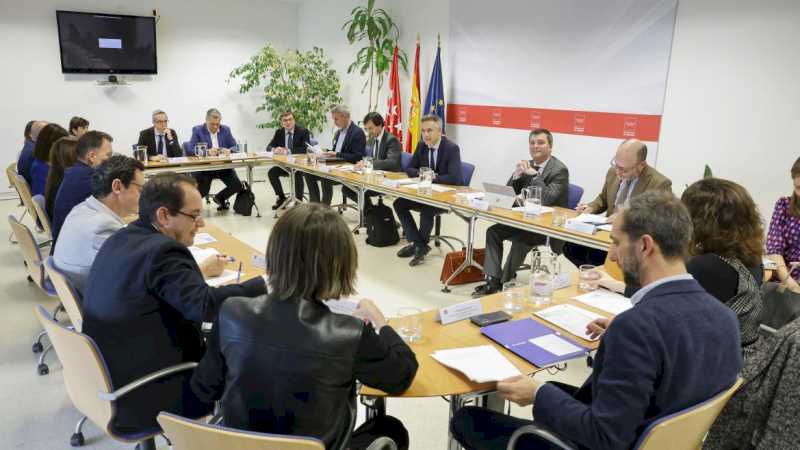 Comunitatea Madrid investește 110 milioane în relocări în Cañada Real Galiana și creează o masă rotundă pentru ocuparea forței de muncă pentru a îmbunătăți incluziunea socială