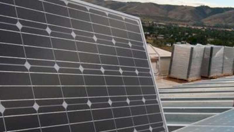 Comunitatea va instala panouri fotovoltaice în două clădiri din Madrid și Fuenlabrada pentru a le reduce consumul de energie cu 45%