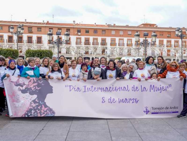 Torrejón – Mare primire a activităților Săptămânii Femeii, evidențiind evenimentul central cu spectacolul „Femeie”, de Aarón Vivanc…