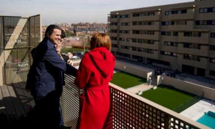 Comunitatea Madrid predă cheile primelor 140 de case de închiriere la prețuri accesibile ale Plan Vive din Alcorcón