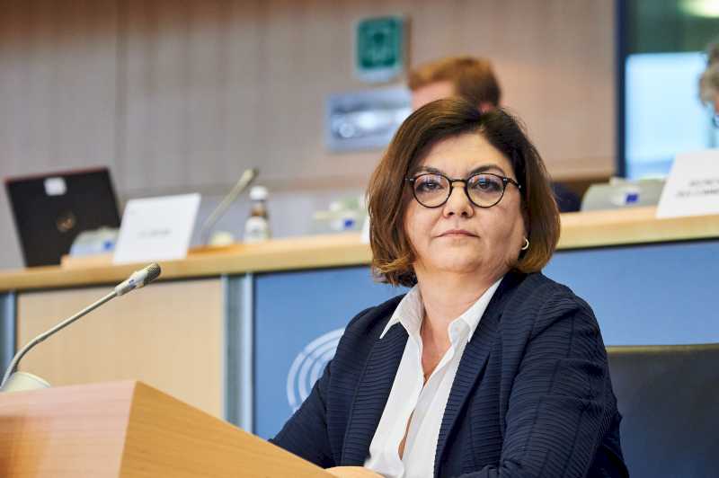 Comisarul european pentru transporturi, Adina Vălean, efectuează o vizită oficială în România