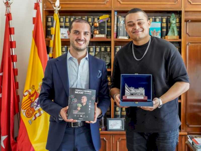 Torrejón – Primarul, Alejandro Navarro Prieto, îl primește pe Torrejonero, Elias Dosunmu, celebrul bucătar și creator de conținut gastronomic…
