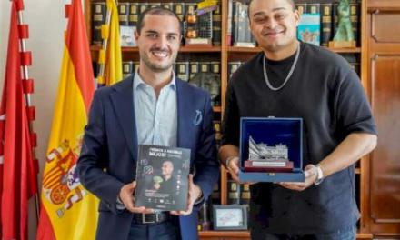 Torrejón – Primarul, Alejandro Navarro Prieto, îl primește pe Torrejonero, Elias Dosunmu, celebrul bucătar și creator de conținut gastronomic…