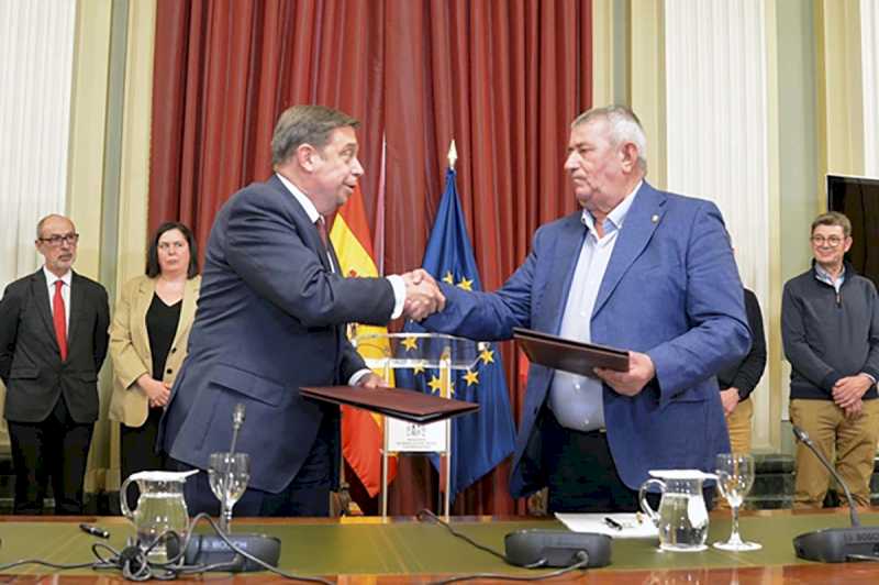 Planas semnează un acord cu Uniunea Micilor Agricultori și Crescătorilor de Cremă cu privire la 43 de măsuri de sprijinire a sectorului agricol spaniol