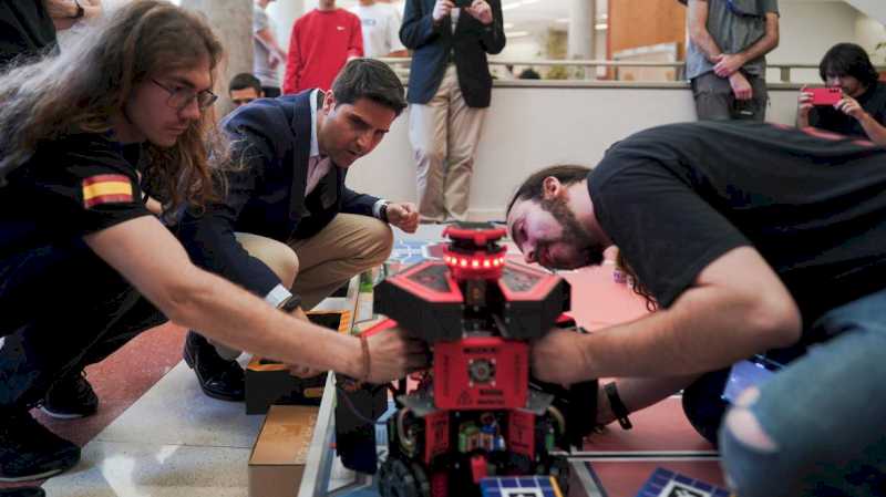 Comunitatea Madrid concurează la concursul de creare de roboți Eurobot Spania cu participarea a 80 de tineri din regiune