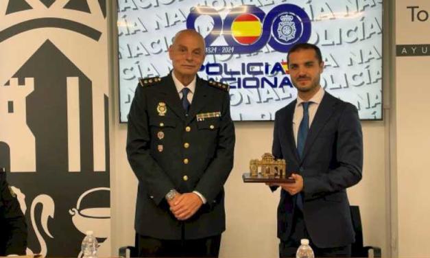 Torrejón – Poliția Națională îl recunoaște pe primar, Alejandro Navarro Prieto, pentru colaborarea și sprijinul acordat acestei instituții…