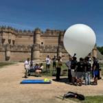 O sută de elevi de la școlile publice din Comunitatea Madrid lansează un balon sondă pentru a studia stratosfera