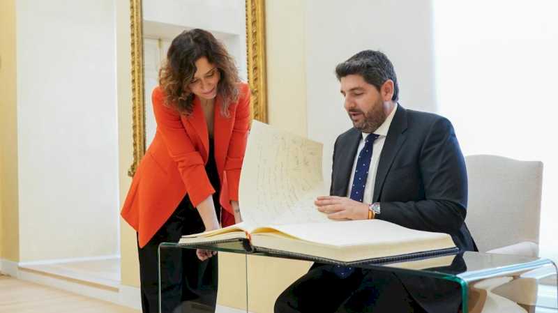 Díaz Ayuso se întâlnește la Real Casa de Correos cu președintele Regiunii Murcia
