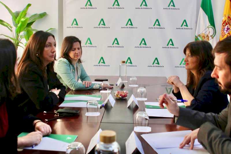Rego pide compromiso político para abordar la pobreza infantil y la acogida de niñas y niños