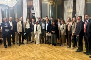 la-vicepresidenta-aagesen-presenta-un-paquete-de-medidas-para-avanzar-hacia-islas-100%-renovables