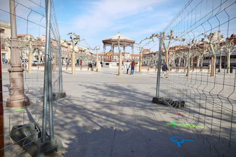 Alcalá – Comienzan las obras de mejora, mantenimiento y rehabilitación de la Plaza de Cervantes