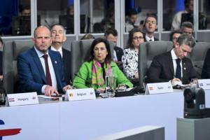margarita-robles-reitera-que-espana-seguira-apoyando-a-ucrania-„el-tiempo-que-sea-necesario”