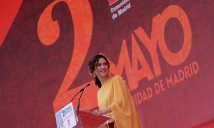 Díaz Ayuso: “Desde esta Puerta del Sol, que todo lo sabe, reivindicamos el orgullo de ser españoles”