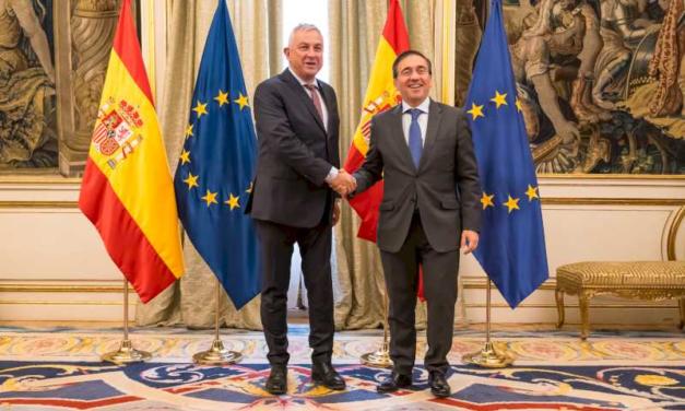 Albares recibe al comisario europeo de Asociaciones Internacionales, Jozef Síkela