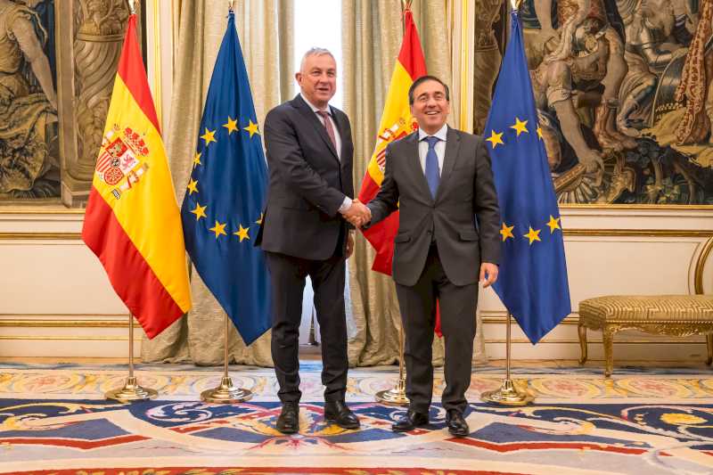 Albares recibe al comisario europeo de Asociaciones Internacionales, Jozef Síkela