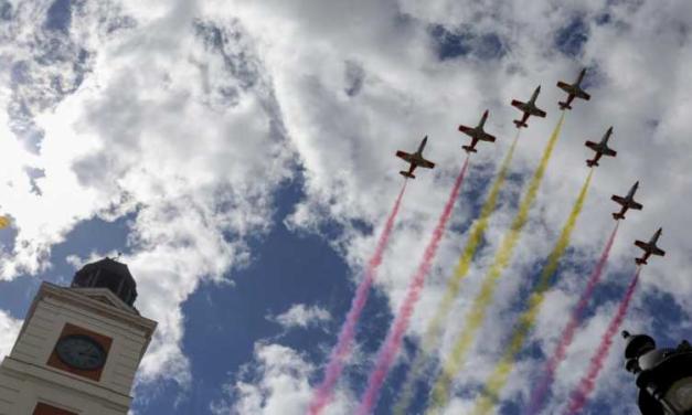 La Real Casa de Correos acoge la exposición 40 años de la Patrulla Águila. Volar en equipo