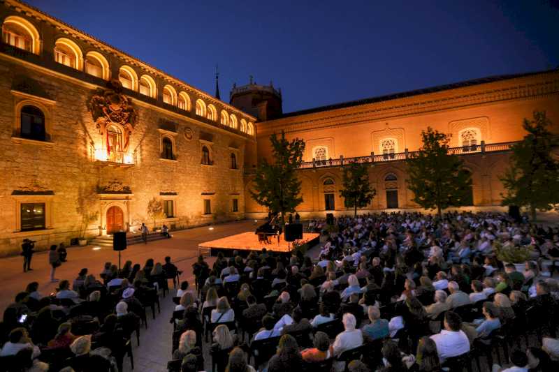 Alcalá – Más de 60.000 personas avalan el éxito de la Noche en Blanco de Alcalá de Henares